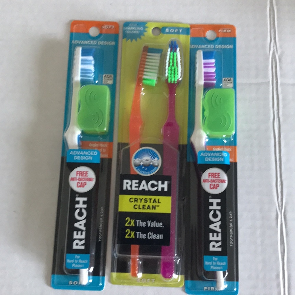 Bundle of Assorted Reach Toothbrushes, 3 soft & 1 firm